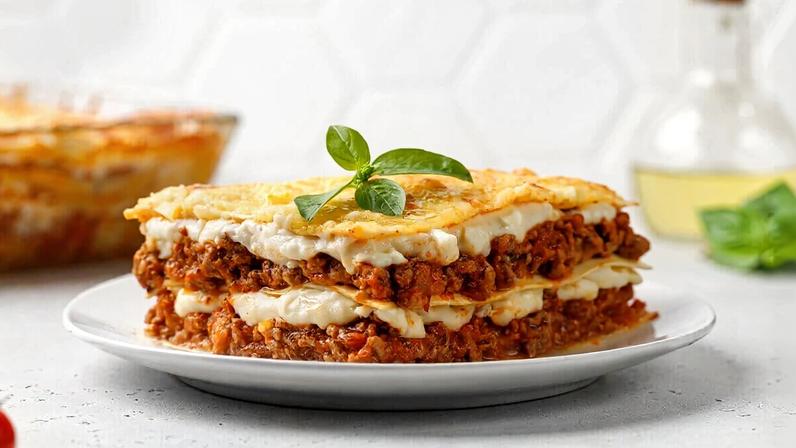 Lasanha ao molho branco oferece 7 receitas fáceis para o almoço de domingo