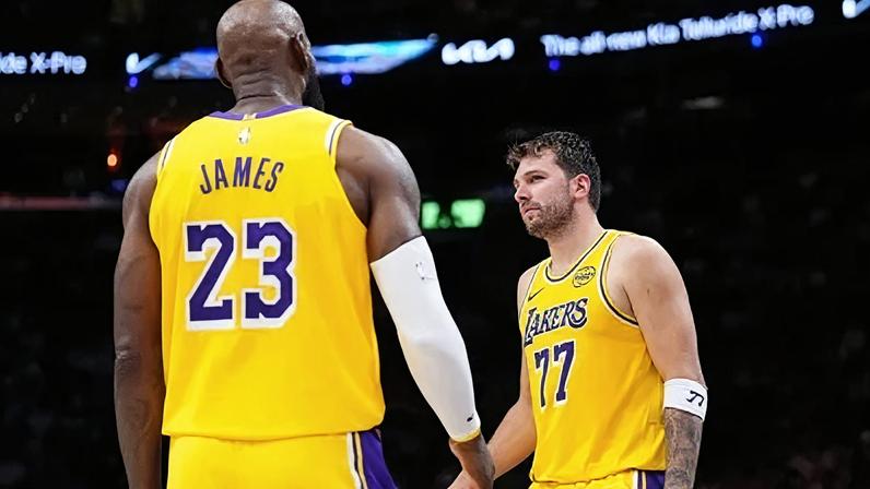 Luka Doncic e LeBron James, astros do Los Angeles Lakers