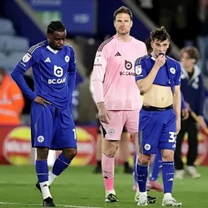 Leicester City cai para a 3ª divisão, dez anos após o título da Premier League