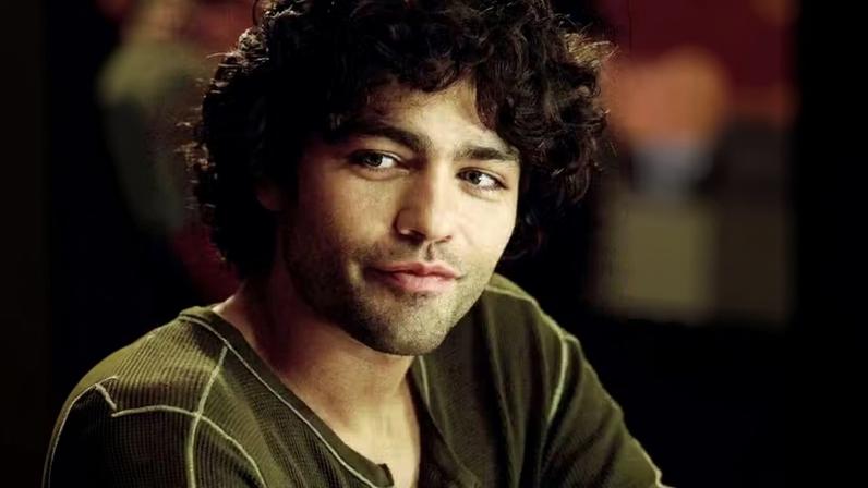 Adrian Grenier viveu Nate, par romântico de Anne Hathaway, em O Diabo Veste Prada