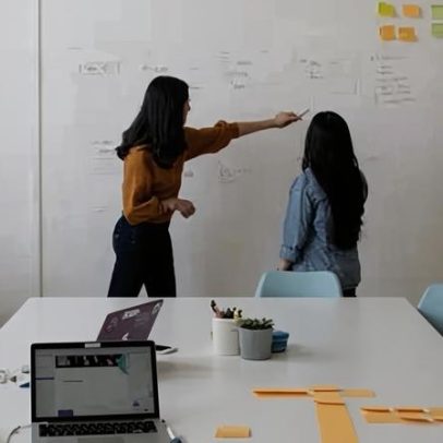 Mulheres ganham 21% menos que homens no Brasil, aponta governo