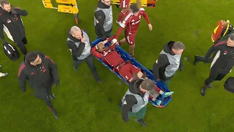 Ekitike sofre lesão em Liverpool x PSG