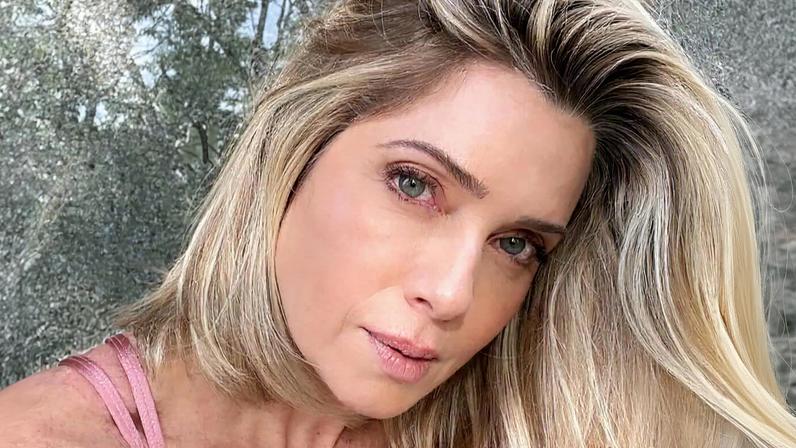 Letícia Spiller relembra época como Paquita e confessa: “Momentos difíceis”