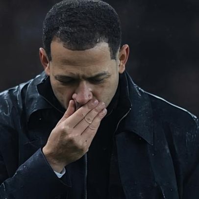 Chelsea demite Rosenior após treinador atacar jogadores