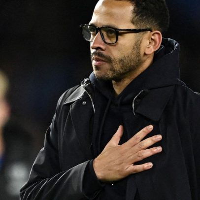 Chelsea demite Rosenior após pior seca de gols em décadas