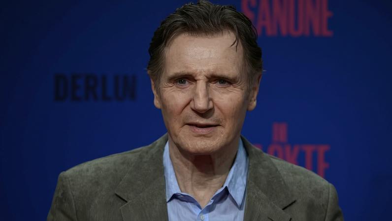 O ator Liam Neeson em evento de lançamento de 'Corra que a Polícia Vem Aí!', em 2025