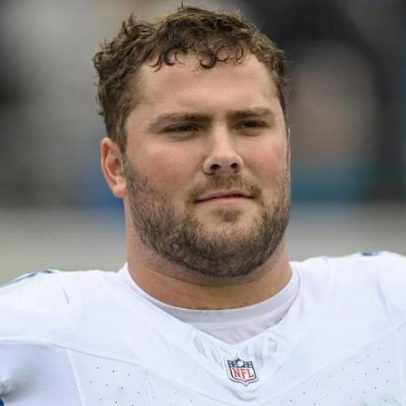 Titans avaliam opção de quinto ano para OL Peter Skoronski