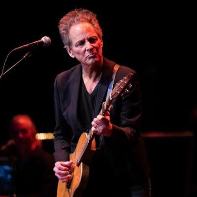 Lindsey Buckingham fica ileso após ataque com substância em Santa Monica