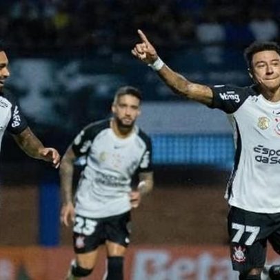 Lingard celebra primeiro gol de 2026