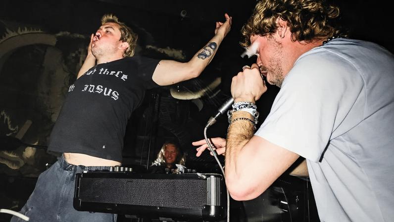 A saga de roubos caóticos do Lip Critic é revelada