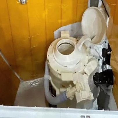 Astronautas enfrentam mais problemas com banheiro durante viagem à Lua