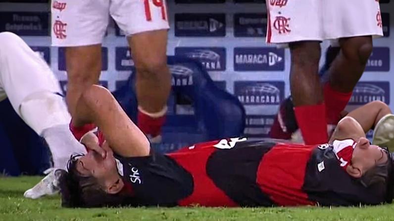 Lucas Paquetá chora com dores no joelho esquerdo após vitória do Flamengo sobre Bahia