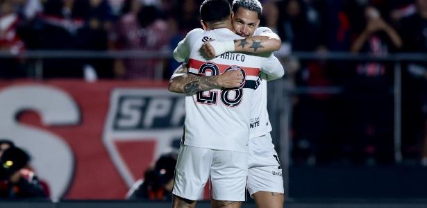 Luciano comemora seu gol na partida entre São Paulo e Juventude pela Copa do Brasil