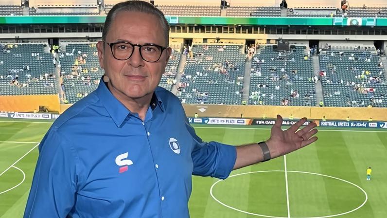 Luis Roberto antes de narrar a eliminação do Palmeiras para o Chelsea