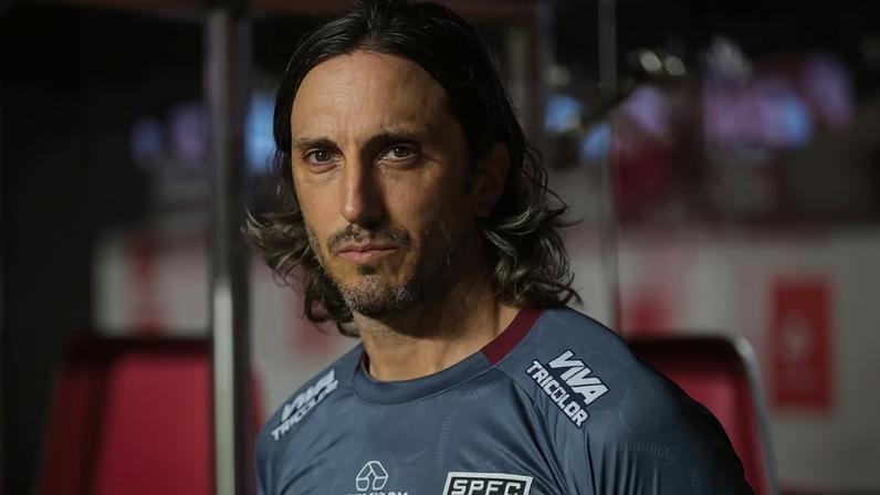 Luis Zubeldia, ex-técnico do São Paulo, em jogo contra o Sport pelo Brasileirão