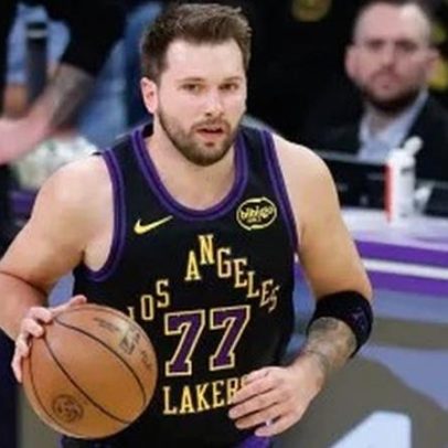 Doncic se lesiona na derrota dos Lakers e fará exames