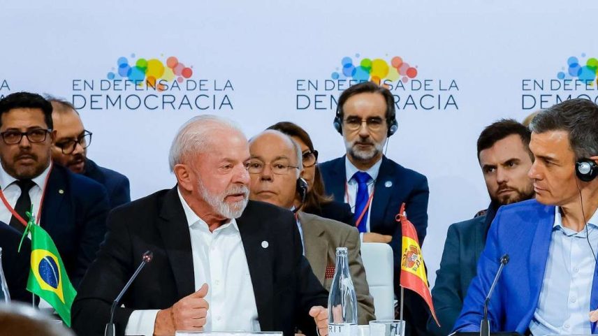 18.04.2026 – Presidente da República, Luiz Inácio Lula da Silva, durante 4.ª Reunião de Alto Nível do Fórum em Defesa da Democracia. Feira de Barcelona, Espanha.