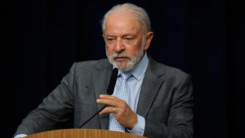 Lula diz que Brasil não precisa de escola cívico-militar