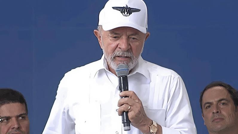 Na imagem, Lula em evento que celebrou 2 anos do programa Pé-de-Meia