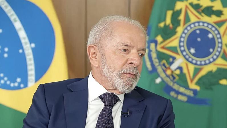 “Eu fui no enterro do Pelé, não tinha um jogador famoso no enterro do Pelé. Não tinha um da seleção brasileira”, diz Lula