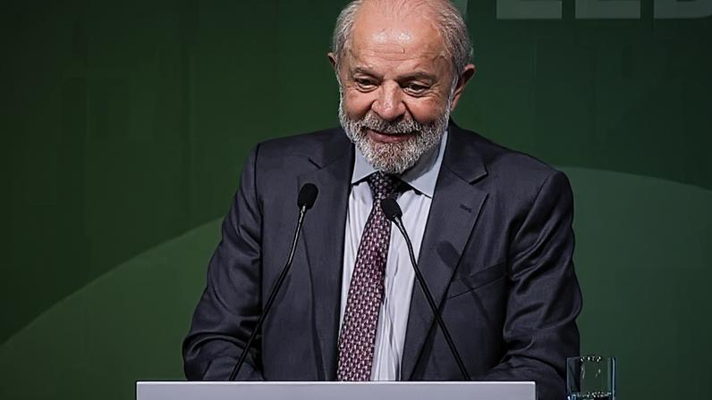 Lula cita 7 a 1 ao abrir discurso na Alemanha