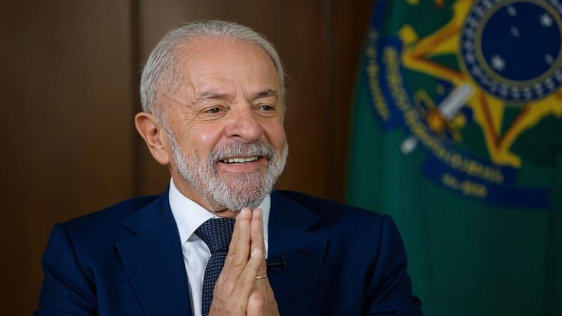 Em um eventual 2º turno, Lula pontuou 44,9% contra 40,2% de Flávio Bolsonaro; margem de erro é de 2,2 pontos percentuais, para mais ou para menos