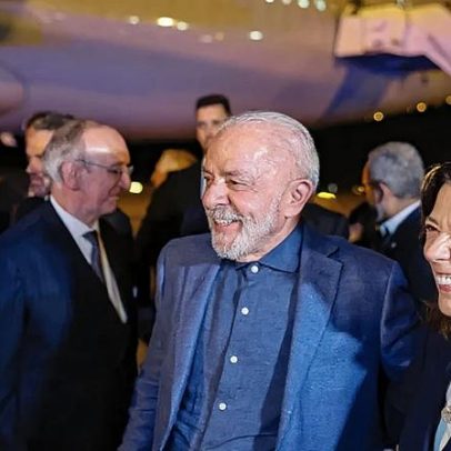 Lula chega a Barcelona e inicia viagem pela Europa