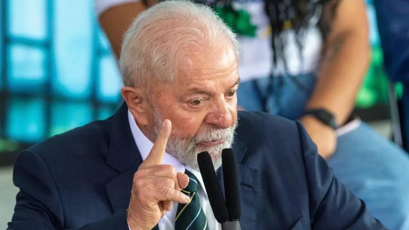 Medida é anunciada em meio a uma relação tensa de Lula com a imprensa, à qual o presidente não poupa críticas em seus discursos. (Foto: Fábio Rodrigues-Pozzebom/Agência Brasil)