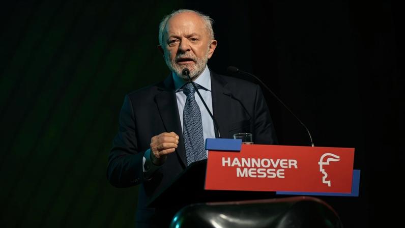O presidente brasileiro Luiz Inácio Lula da Silva discursa durante a cerimônia de abertura da Hannover Messe no Hannover Congress Centrum (HCC), em Hannover, Alemanha, em 19 de abril de 2026. REUTERS/Fabian Bimmer