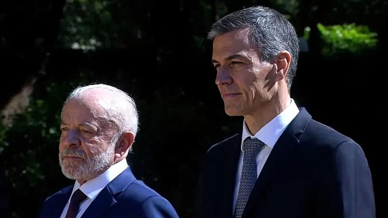 Lula foi recebido por Pedro Sánchez no Palácio Real de Pedralbes, em Barcelona