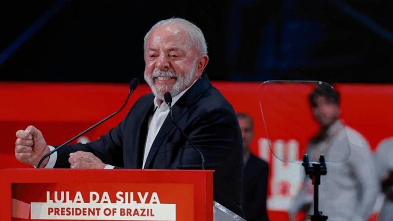 Presidente usou caso espanhol para reforçar crítica à atuação de potências em conflitos armados. Na imagem: Lula em discurso na 1ª reunião da Mobilização Progressista Global, em Barcelona