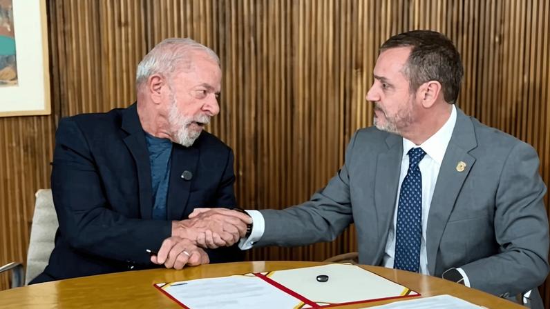 Lula cumprimenta Andrei Rodrigues, chefe da PF | Reprodução/X
