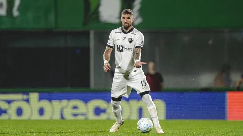 Lyanco volta ao time titular e elogia a postura do Atlético-MG