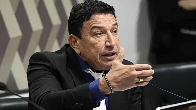 Senador Magno Malta (PL-ES) durante sessão da CPMI do 8 de Janeiro