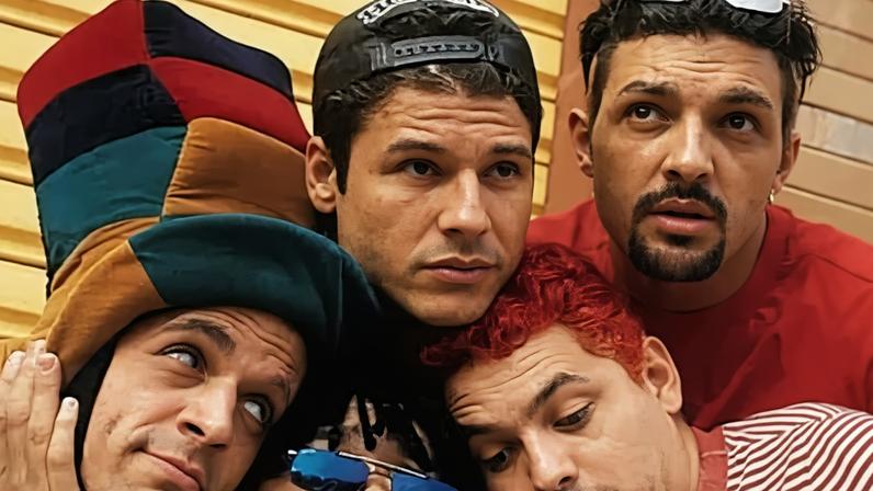 Banda Mamonas Assassinas, com os integrantes Júlio, Dinho, Sérgio, Samuel e Bento