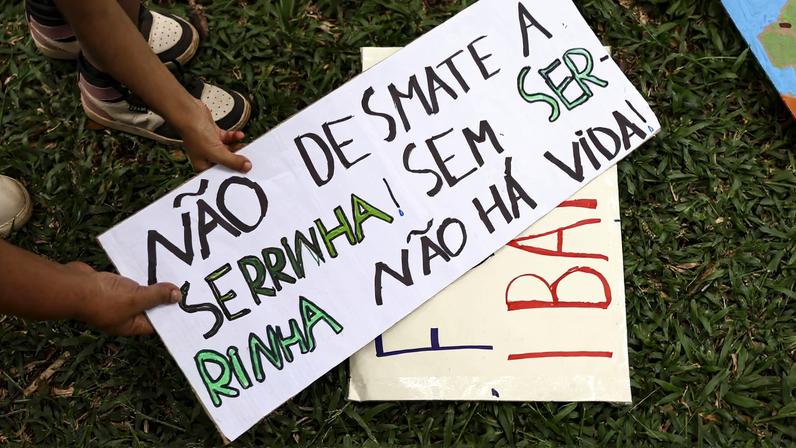 Brasília (DF), 15/03/2026 - Manifestantes pedem proteção da Serrinha do Paranoá, área ambiental incluída em projeto para salvar BRB. Foto: Marcelo Camargo/Agência Brasil