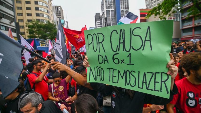 Arquivo - Manifestantes protestam pelo fim da escala 6x1 na avenida Paulista