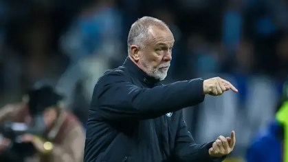 Mano Menezes em partida do Grêmio
