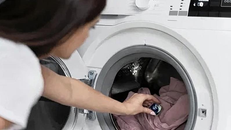 O aparelho pode ajudar a automatizar as tarefas domésticas, além de garantir uma higiene mais eficaz das roupas