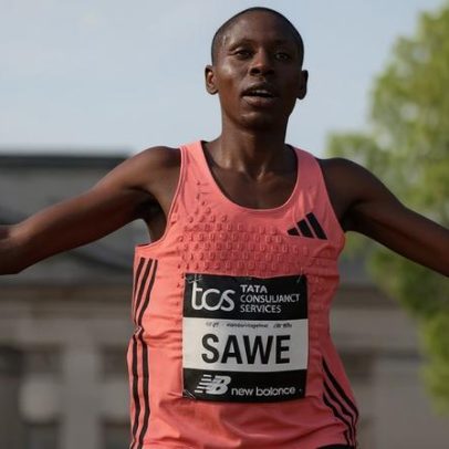 Campeão da Maratona de Londres recebe prêmio milionário e bônus por recorde