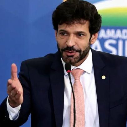 Justiça bloqueia contas de ex-ministro de Bolsonaro em ação de Felipe Neto