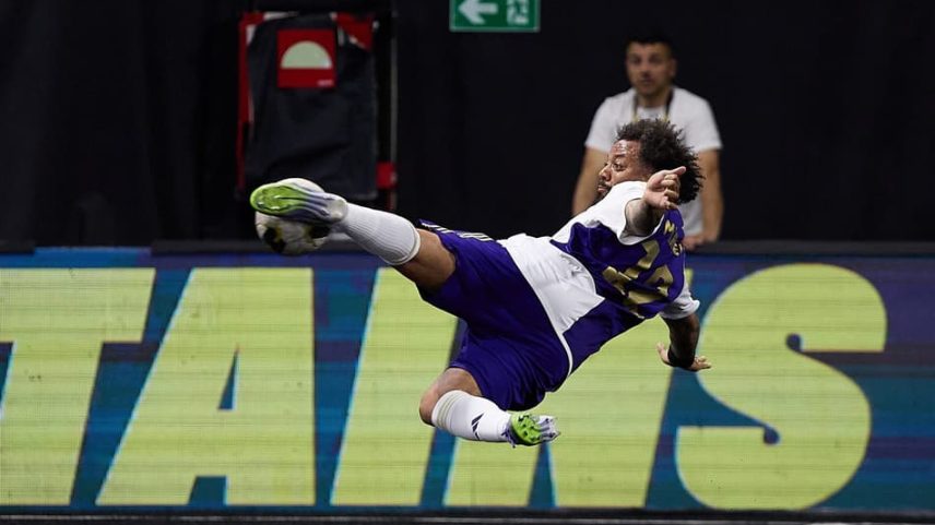 Marcelo arriscou um voleio durante o jogo entre Skull e Porcinos pela Kings League Espanha