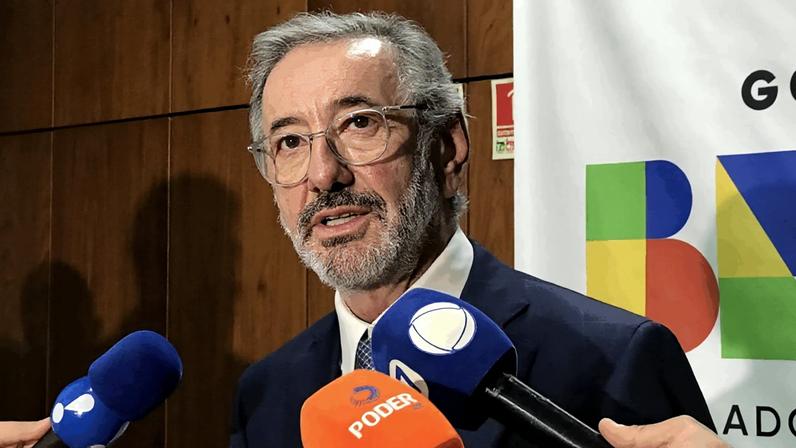 O ministro do Desenvolvimento, Indústria, Comércio e Serviços, Márcio Elias Rosa, concedeu entrevista a jornalistas em sua cerimônia de posse