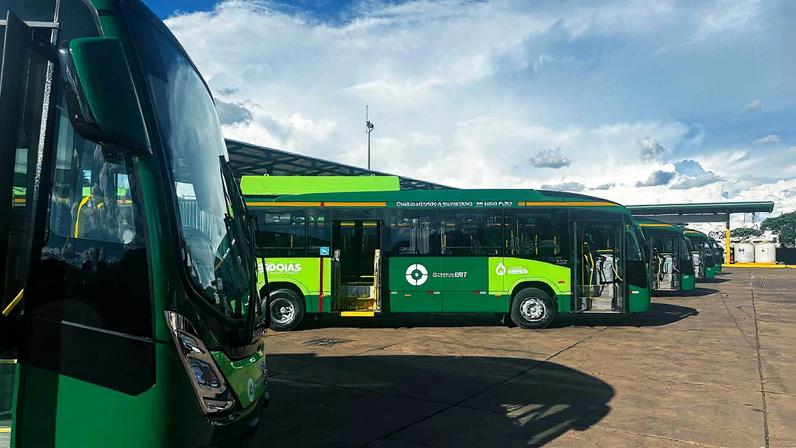 Ônibus movido a biometano começa a operar em Goiás