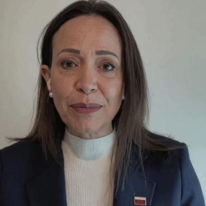 Madri: María Corina reúne multidão e fala em retorno para casa