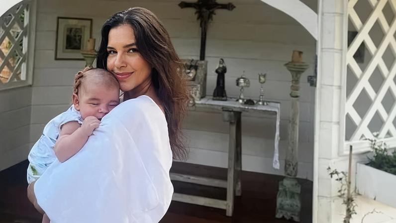 Mariana Rios com o filho, Palo