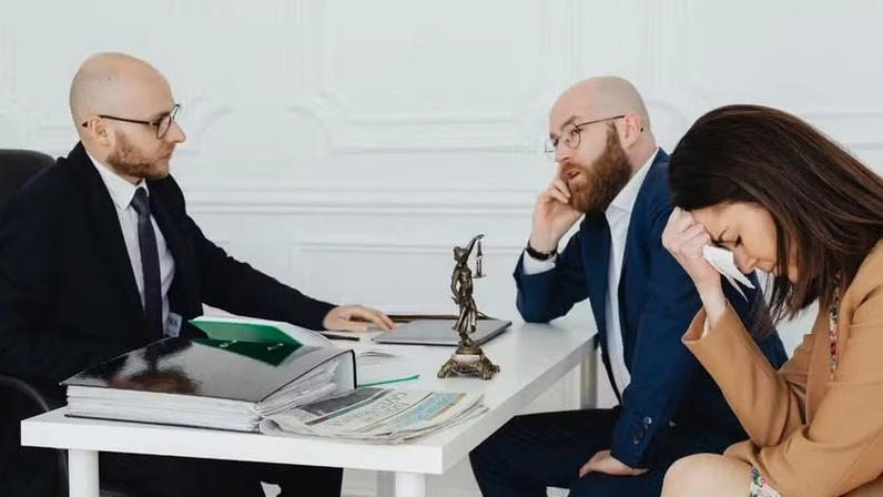 Essa é mais uma forma usada por homens para agredir mulheres — Foto: Pexels
