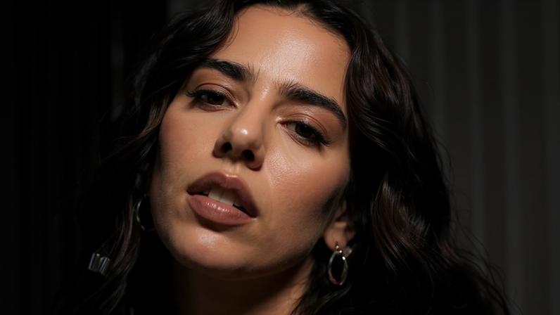 Marina Sena surge quase nua em ensaio e enlouquece fãs na web