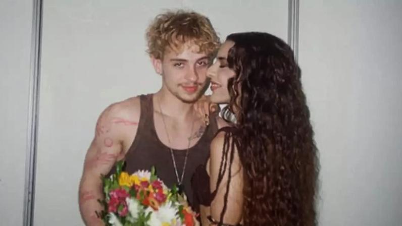 Marina Sena e Juliano Floss em uma foto postada pela cantora durante um paredão