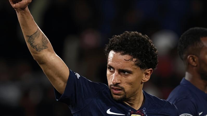 Marquinhos comemora vitória do PSG contra o Bayern de Munique, pela Liga dos Campeões